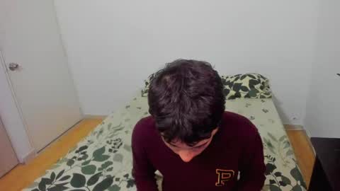 picaszomilos350 online show from March 17, 5:10 am