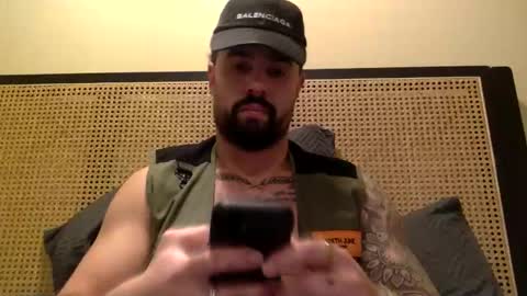 pineappleice26 online show from December 1, 8:01 pm