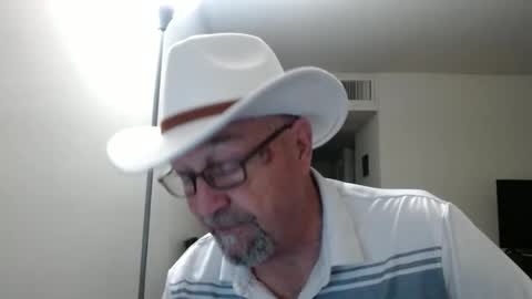 Snapshot of pipewizard chatting on January 15, 11:40 pm pipewizard online show from January 15, 11:40 pm