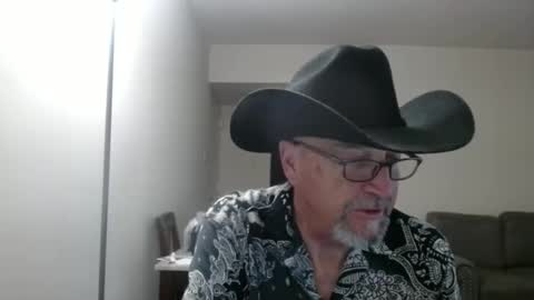 Snapshot of pipewizard chatting on October 9, 11:20 pm pipewizard online show from October 9, 11:20 pm