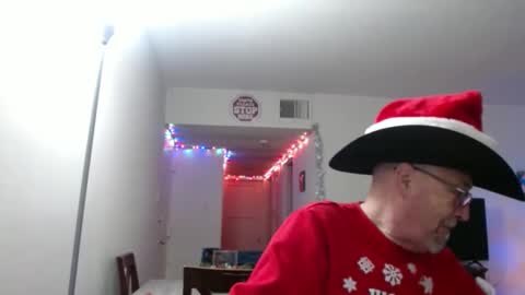 Snapshot of pipewizard chatting on December 3, 12:44 am pipewizard online show from December 3, 12:44 am