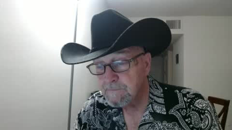 Snapshot of pipewizard chatting on February 1, 12:07 am pipewizard online show from February 1, 12:07 am