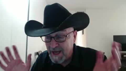 Snapshot of pipewizard chatting on March 11, 10:42 pm pipewizard online show from March 11, 10:42 pm