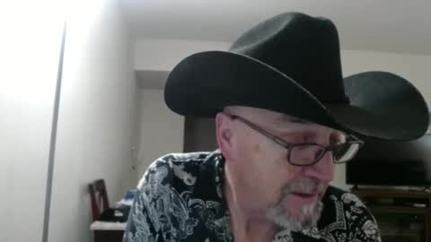 Snapshot of pipewizard chatting on February 14, 12:19 am pipewizard online show from February 14, 12:19 am