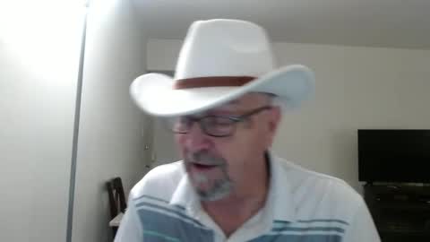 Snapshot of pipewizard chatting on February 19, 11:25 pm pipewizard online show from February 19, 11:25 pm