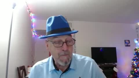 Snapshot of pipewizard chatting on December 28, 12:15 am pipewizard online show from December 28, 12:15 am