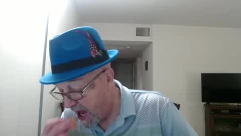 Snapshot of pipewizard chatting on February 20, 11:32 pm pipewizard online show from February 20, 11:32 pm