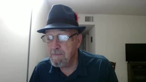 Snapshot of pipewizard chatting on February 16, 12:11 am pipewizard online show from February 16, 12:11 am