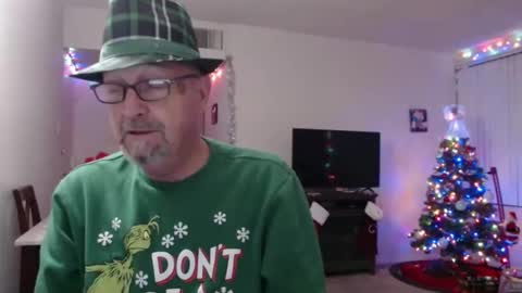 Snapshot of pipewizard chatting on December 8, 11:51 pm pipewizard online show from December 8, 11:51 pm