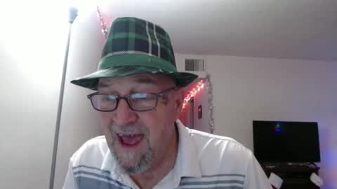 Snapshot of pipewizard chatting on December 29, 12:20 am pipewizard online show from December 29, 12:20 am