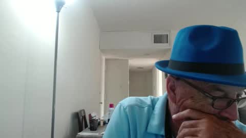 Snapshot of pipewizard chatting on September 9, 10:52 pm pipewizard online show from September 9, 10:52 pm