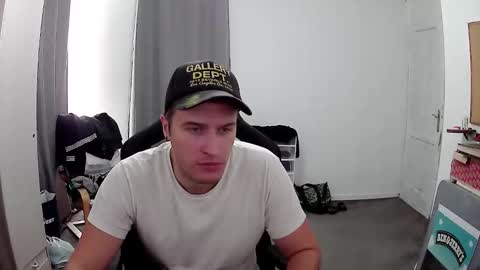 plkrisztian online show from September 18, 7:05 pm