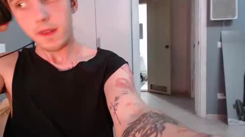 Pretty boy online show from November 7, 9:29 pm