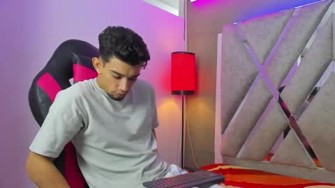 prince_arthur77 online show from November 28, 2:41 pm