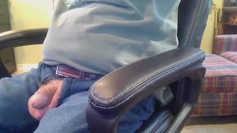 pulltoy1 online show from February 17, 6:04 pm