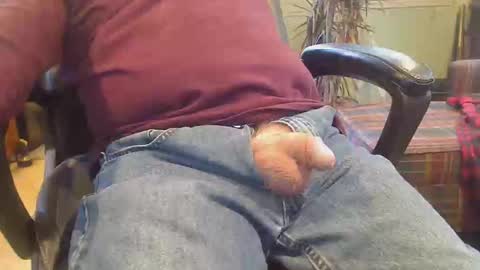 pulltoy1 online show from December 2, 7:50 pm