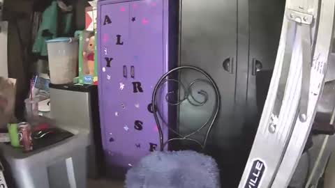 Snapshot of pussy_licker0127 chatting on December 7, 10:23 am Mark online show from December 7, 10:23 am