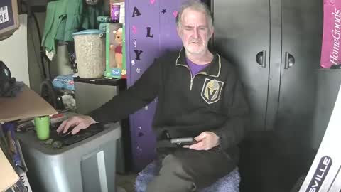 Snapshot of pussy_licker0127 chatting on December 20, 5:47 am Mark online show from December 20, 5:47 am