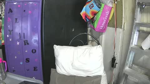 Snapshot of pussy_licker0127 chatting on February 25, 11:22 pm Mark online show from February 25, 11:22 pm