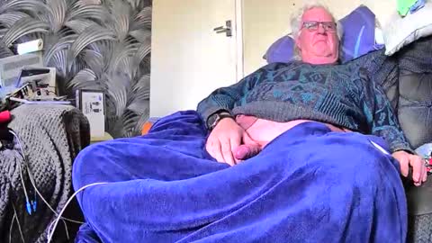 Genital sucker online show from April 19, 12:04 pm