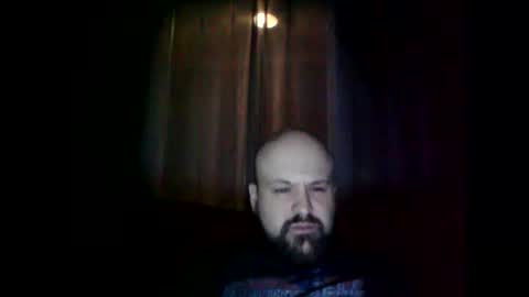 Snapshot of quebecboy233 chatting on January 18, 2:18 am quebecboy233 online show from January 18, 2:18 am