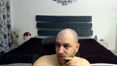 R0bila online show from January 28, 11:39 pm