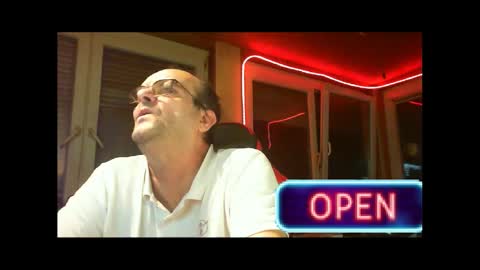 Snapshot of r_2d2_ chatting on February 26, 10:18 pm dj mike online show from February 26, 10:18 pm