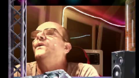 Snapshot of r_2d2_ chatting on October 3, 10:15 pm dj mike online show from October 3, 10:15 pm