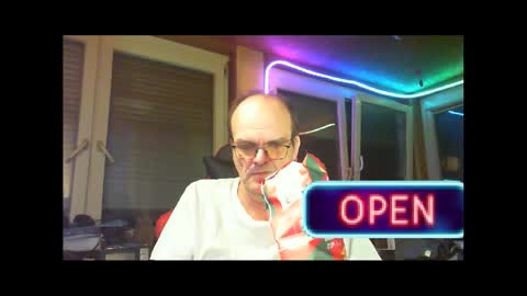 Snapshot of r_2d2_ chatting on March 2, 1:04 am dj mike online show from March 2, 1:04 am