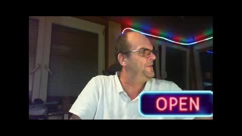 Snapshot of r_2d2_ chatting on February 27, 9:14 pm dj mike online show from February 27, 9:14 pm