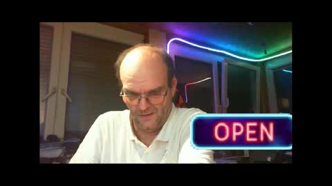 Snapshot of r_2d2_ chatting on February 28, 10:39 pm dj mike online show from February 28, 10:39 pm