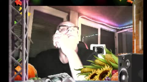 Snapshot of r_2d2_ chatting on September 14, 8:55 pm dj mike online show from September 14, 8:55 pm