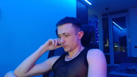 Snapshot of ravine_doleg chatting on February 15, 12:05 am Alex Nash online show from February 15, 12:05 am