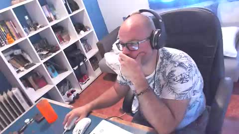 ravingr3d3 online show from October 10, 10:53 am