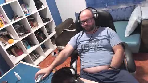 ravingr3d3 online show from October 24, 11:39 pm