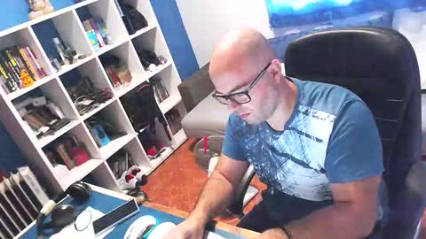 ravingr3d3 online show from October 8, 8:18 am