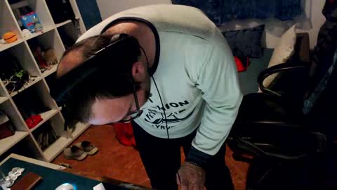 ravingr3d3 online show from February 1, 1:55 am