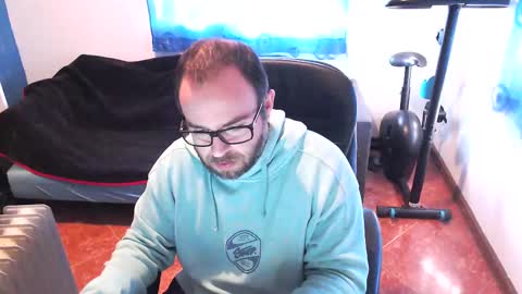 ravingr3d3 online show from February 12, 9:10 am