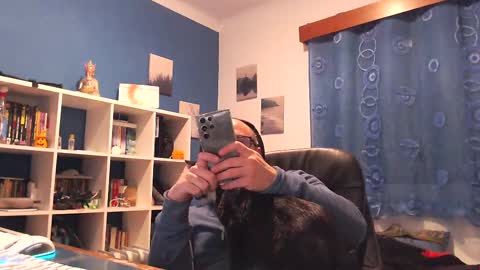 ravingr3d3 online show from March 6, 10:15 pm