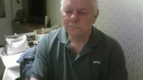 Snapshot of ray47 chatting on September 28, 11:03 pm ray47 online show from September 28, 11:03 pm