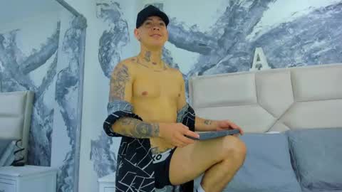 Raymond Stonee online show from December 20, 1:22 pm