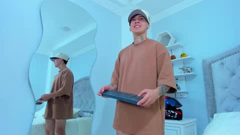 Raymond Stonee online show from January 30, 1:53 pm