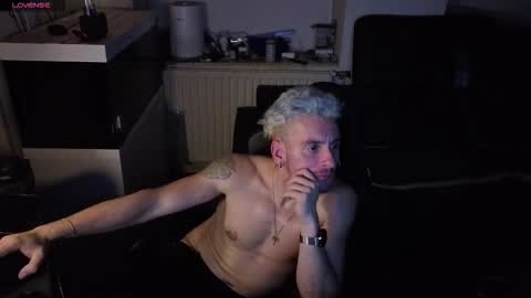 Rayzel online show from January 17, 11:17 pm