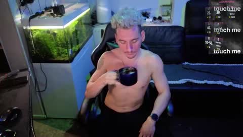 Rayzel online show from February 10, 6:45 pm