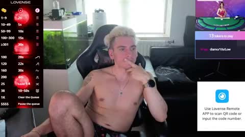 Rayzel online show from May 23, 5:40 pm