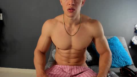 twitter REECET26 instagram RECCETAYLOR online show from December 21, 2:47 pm