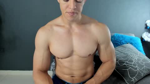 twitter REECET26 instagram RECCETAYLOR online show from December 9, 1:36 pm