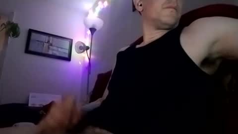 Snapshot of regularguy20 chatting on December 23, 10:21 am regularguy20 online show from December 23, 10:21 am