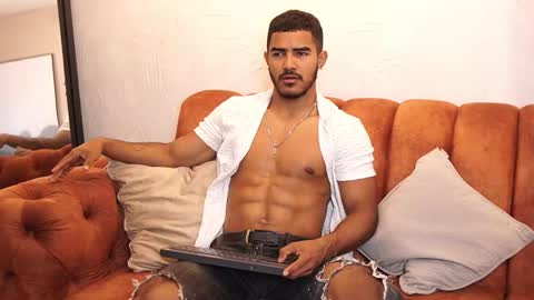 Snapshot of reik_von chatting on October 21, 12:19 pm Reik online show from October 21, 12:19 pm
