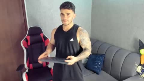 ricardogonzalez666 online show from December 4, 12:30 am